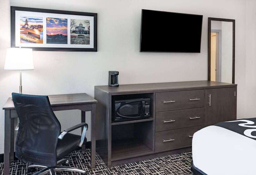 هتل La Quinta Inn & Suites By Wyndham Norfolk