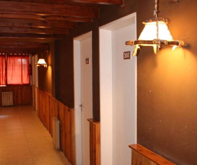 هتل Marcopolo Inn Hostel Bariloche