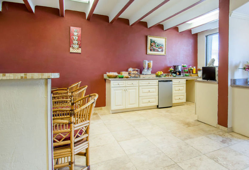 בית מלון כפרי Sunrise Inn On The Beach