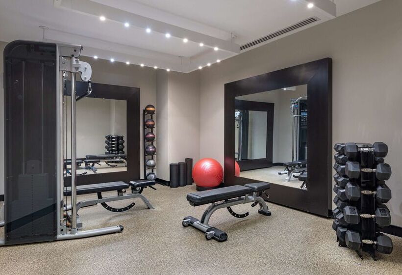 هتل Thewit Chicago, A Hilton