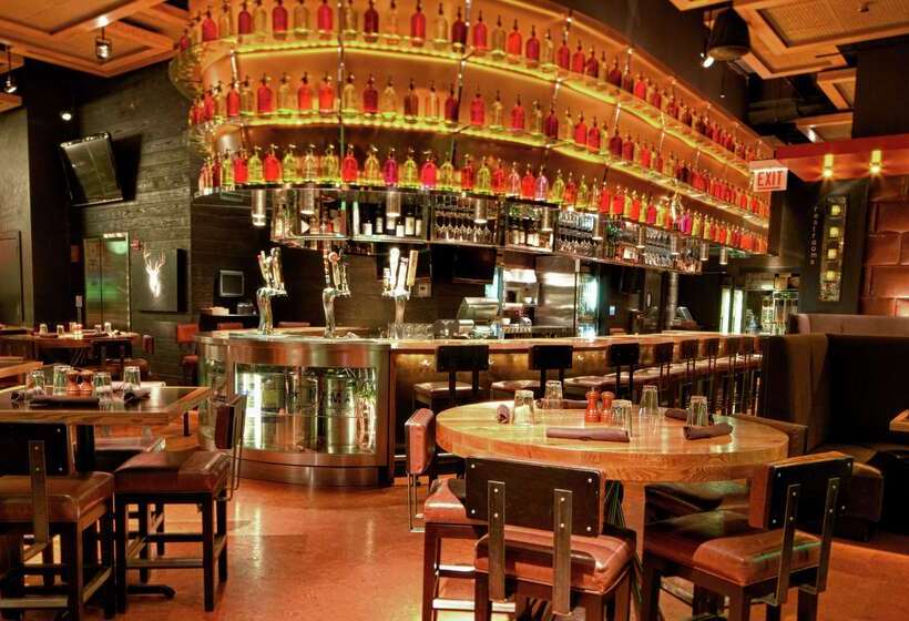 هتل Thewit Chicago, A Hilton