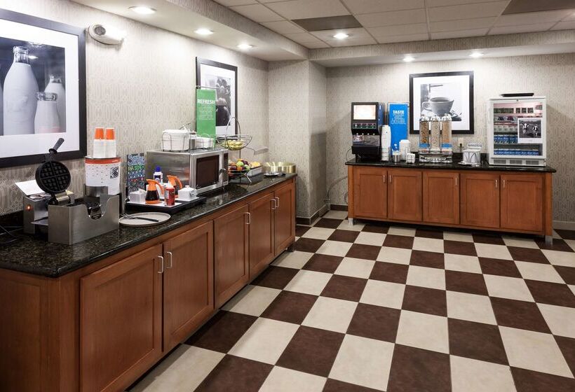 Hampton Inn & Suites Cedar Rapids  North