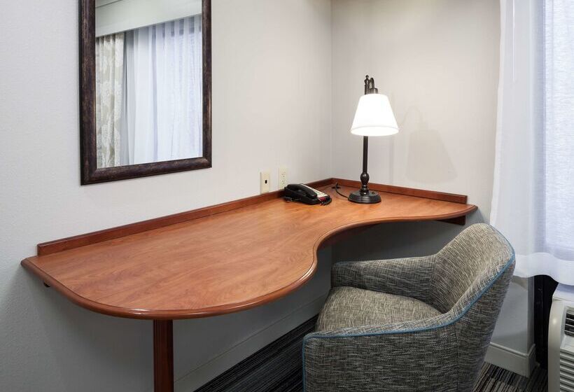 Hampton Inn & Suites Cedar Rapids  North