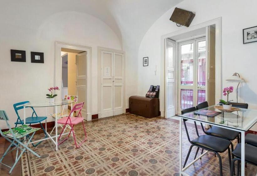 مسافرخانه Da Gianni E Lucia Rooms With Bathroom In The City Center