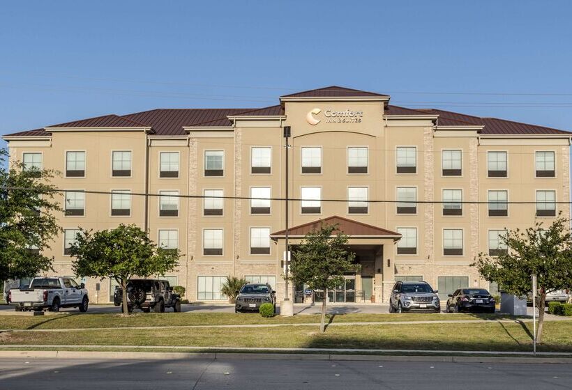 هتل Comfort Inn & Suites Fort Worth  Fossil Creek