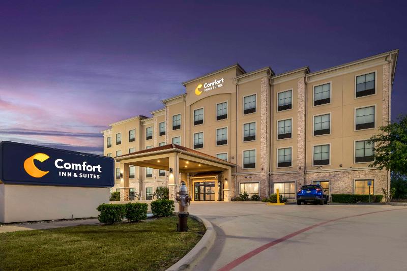 هتل Comfort Inn & Suites Fort Worth  Fossil Creek