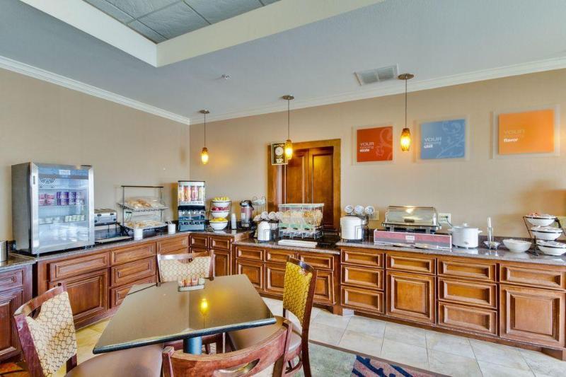 هتل Comfort Inn & Suites Fort Worth  Fossil Creek