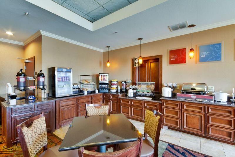 هتل Comfort Inn & Suites Fort Worth  Fossil Creek