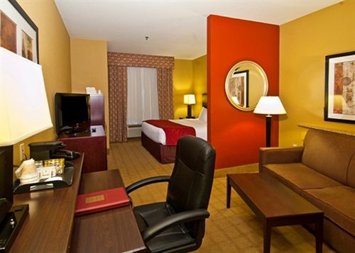 ホテル Comfort Suites Tupelo