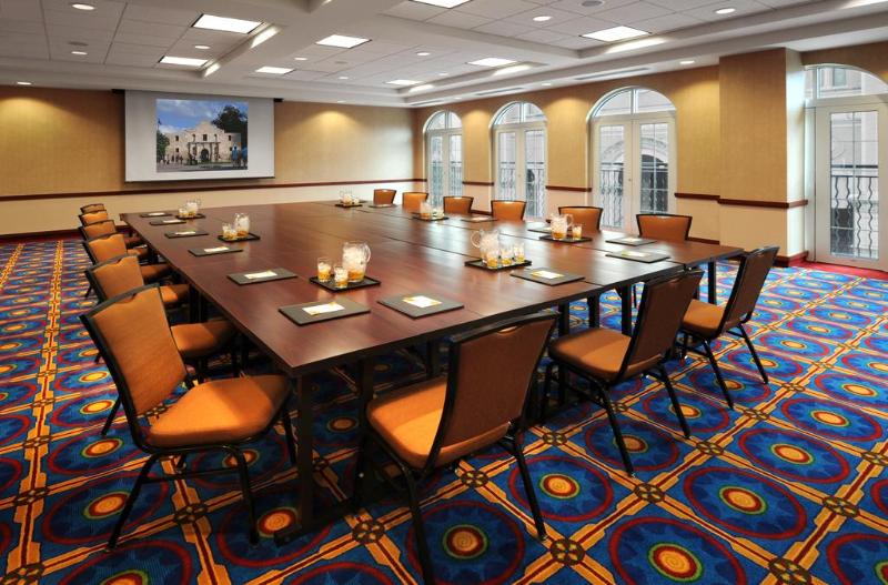 هتل Courtyard By Marriott San Antonio Riverwalk