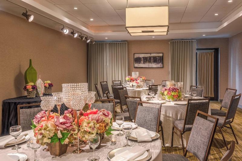 호텔 Courtyard By Marriott Waldorf