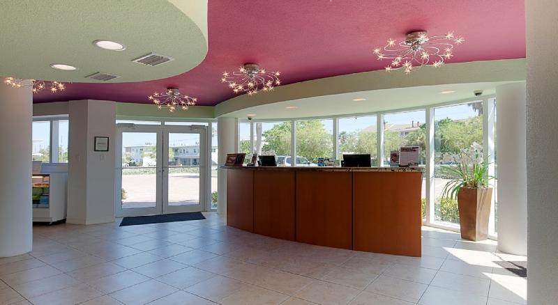 בית מלון כפרי Crystal Palms Beach Resort