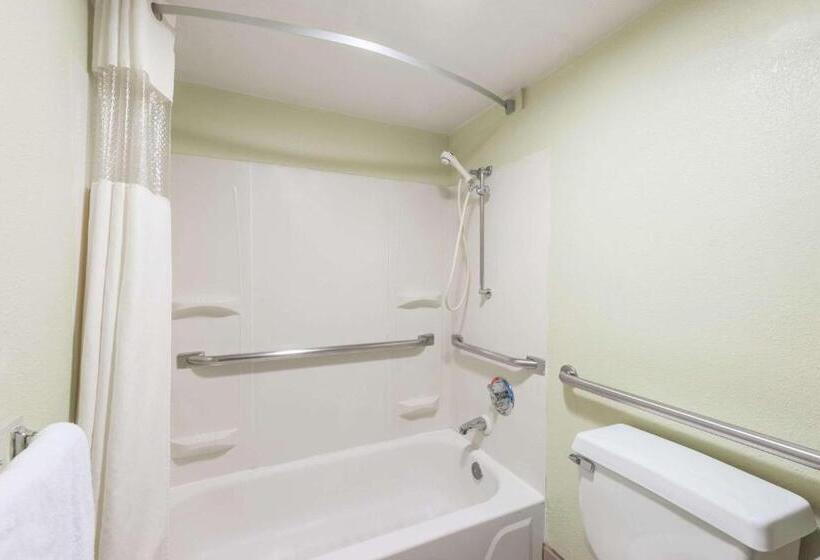 هتل Days Inn & Suites By Wyndham Springfield On I44