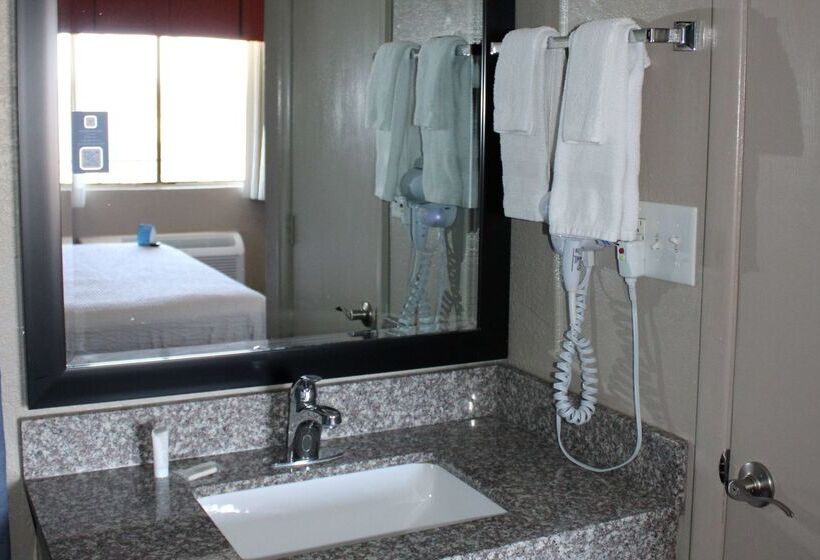 هتل Days Inn & Suites By Wyndham Springfield On I44