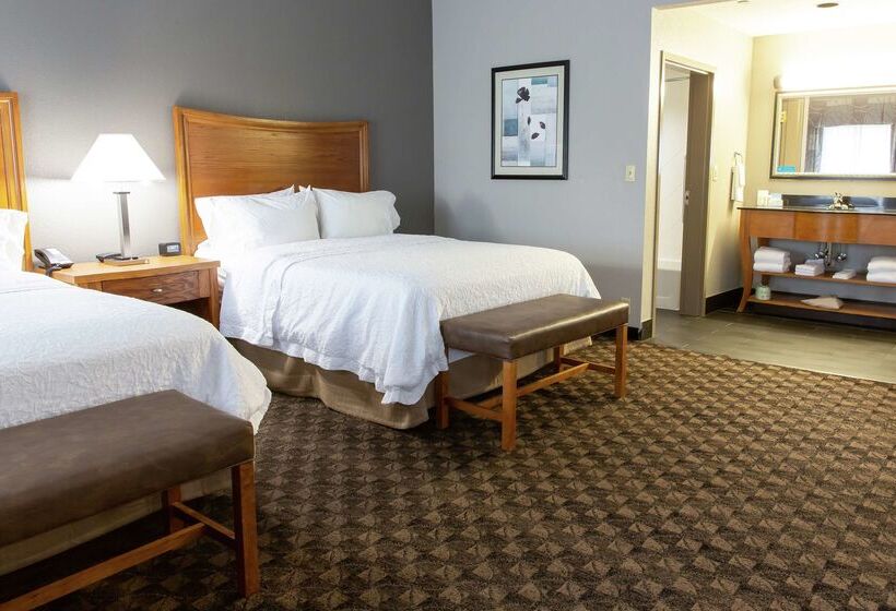 هتل Hampton Inn & Suites Chesapeake Square Mall