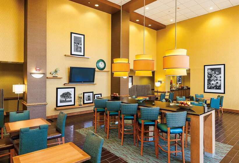 هتل Hampton Inn & Suites Chesapeake Square Mall