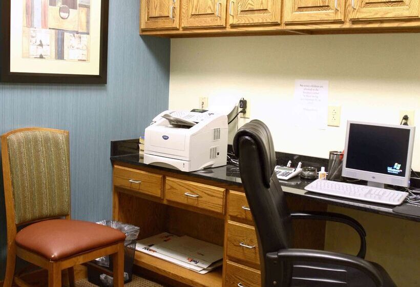 هتل Hampton Inn & Suites Chesapeake Square Mall