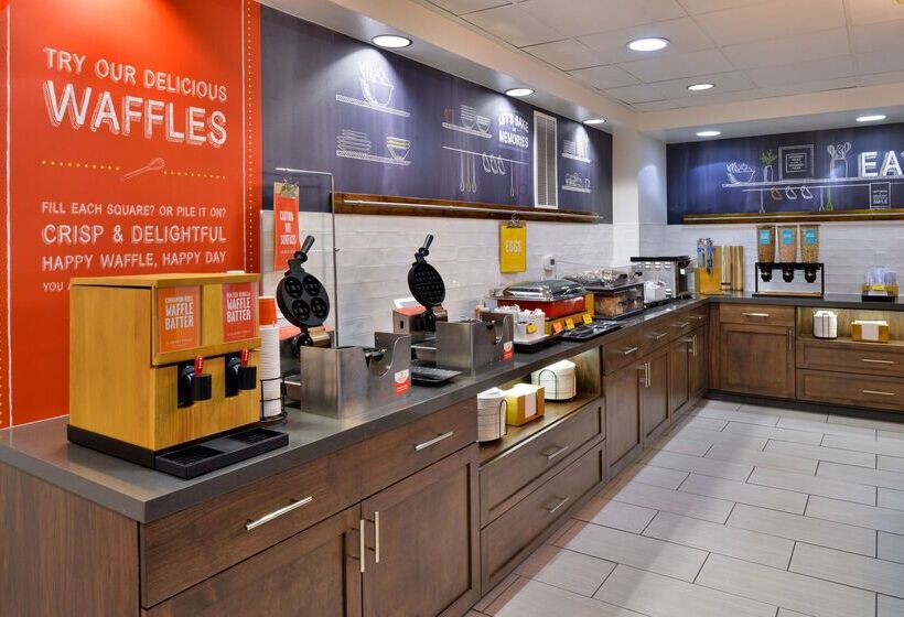 هتل Hampton Inn & Suites Las Vegas Airport