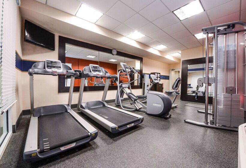 בית מלון כפרי Hampton Inn & Suites Plymouth