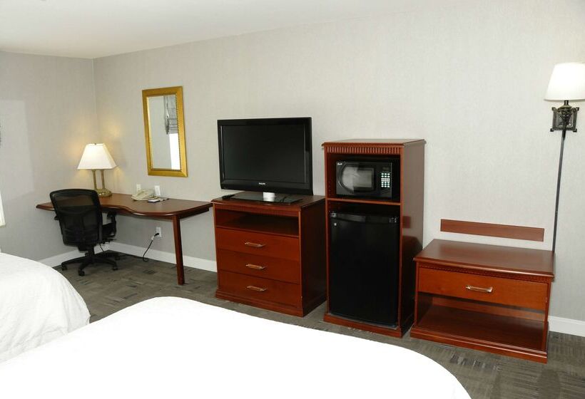 فندق Hampton Inn & Suites Redding