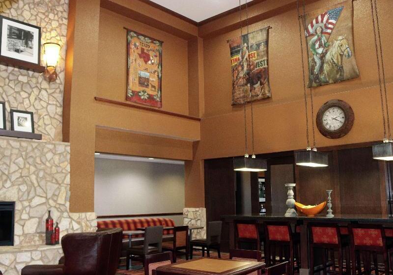 בית מלון כפרי Hampton Inn & Suites Stephenville