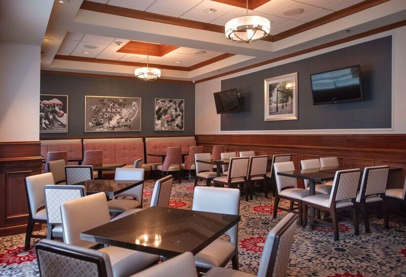 هتل Hilton Garden Inn Athens Downtown