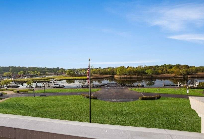 هتل Hilton Garden Inn Suffolk Riverfront