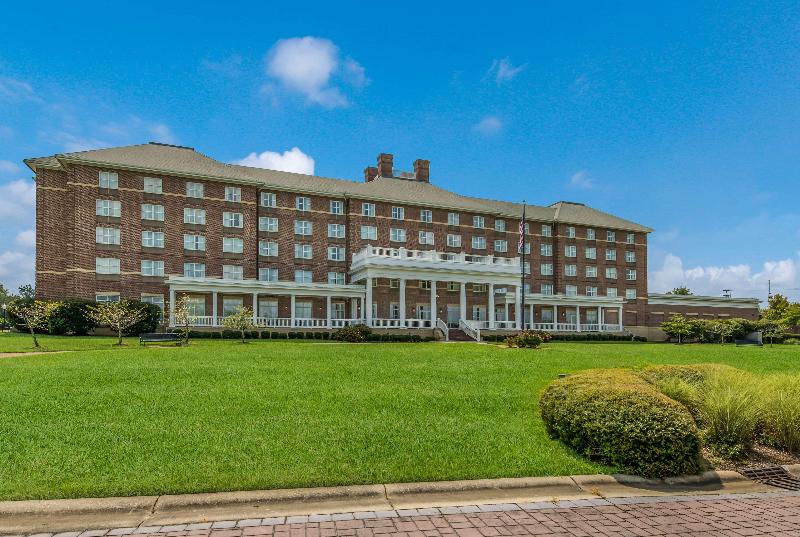 هتل Hilton Garden Inn Suffolk Riverfront
