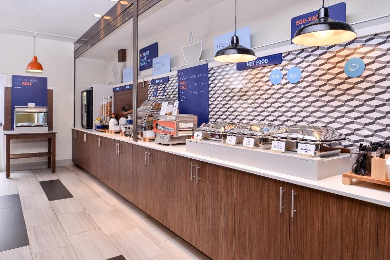 בית מלון כפרי Holiday Inn Express Tampa North Telecom Park, An Ihg
