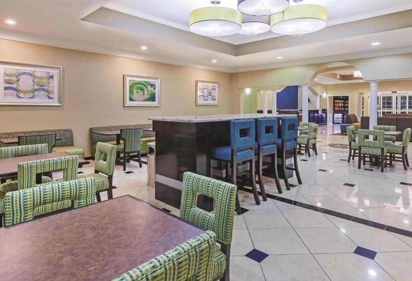 هتل La Quinta By Wyndham Pearland