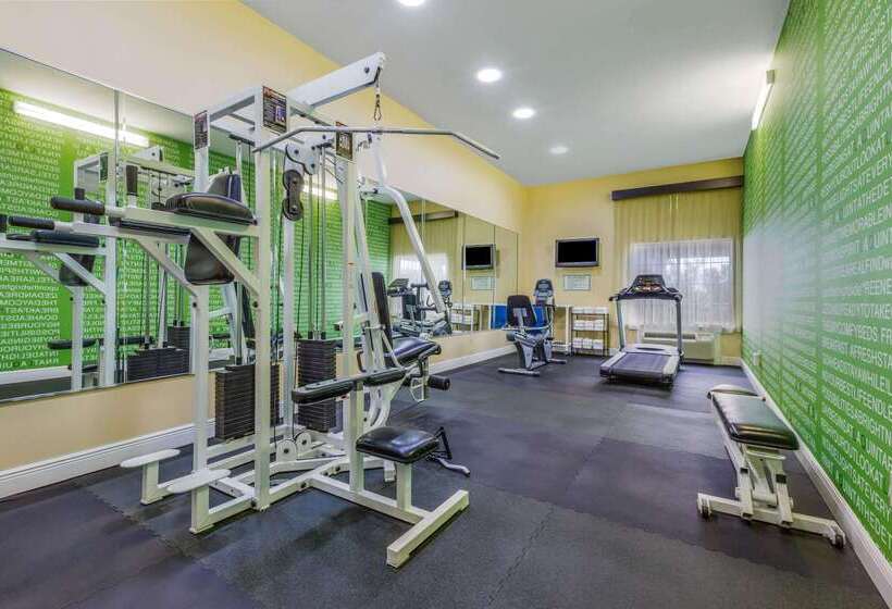 호텔 La Quinta Inn & Suites By Wyndham Angleton