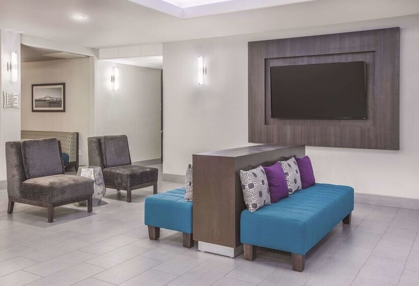 Отель La Quinta By Wyndham Bay City