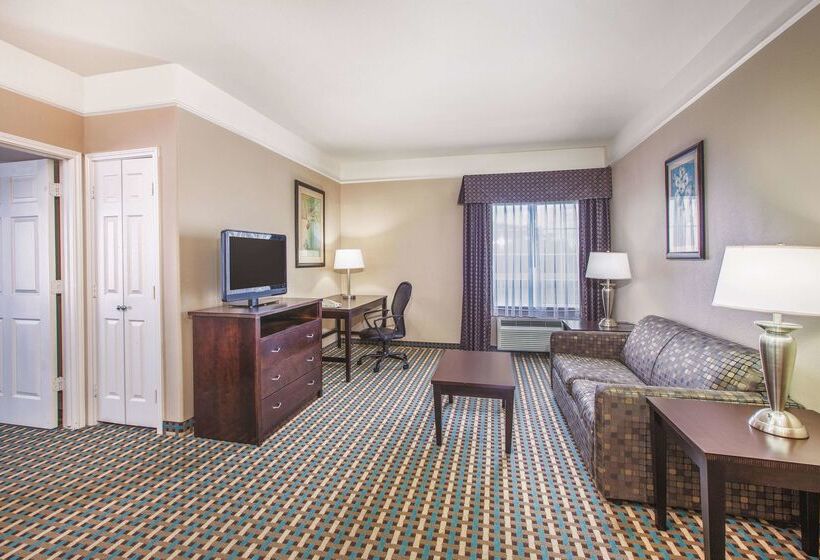 Отель La Quinta By Wyndham Bay City