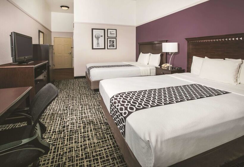 هتل La Quinta By Wyndham Brownwood