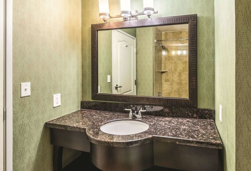 هتل La Quinta By Wyndham Fort Worth   Lake Worth