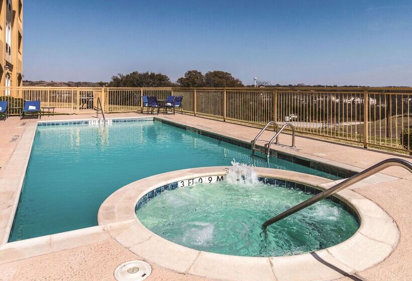 هتل La Quinta By Wyndham Fort Worth   Lake Worth