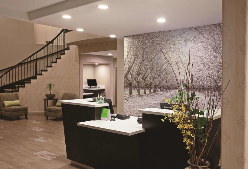 Отель La Quinta By Wyndham Los Banos