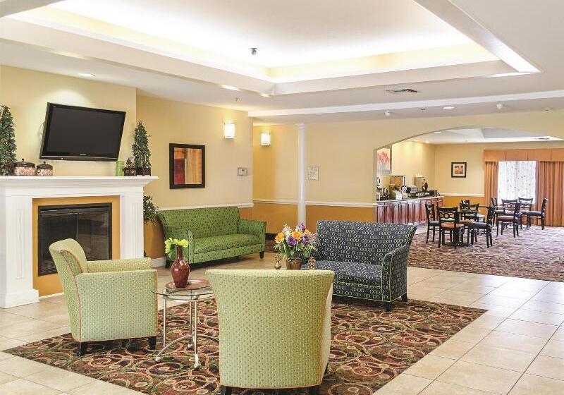Отель La Quinta Inn & Suites By Wyndham Mobile Satsuma / Saraland