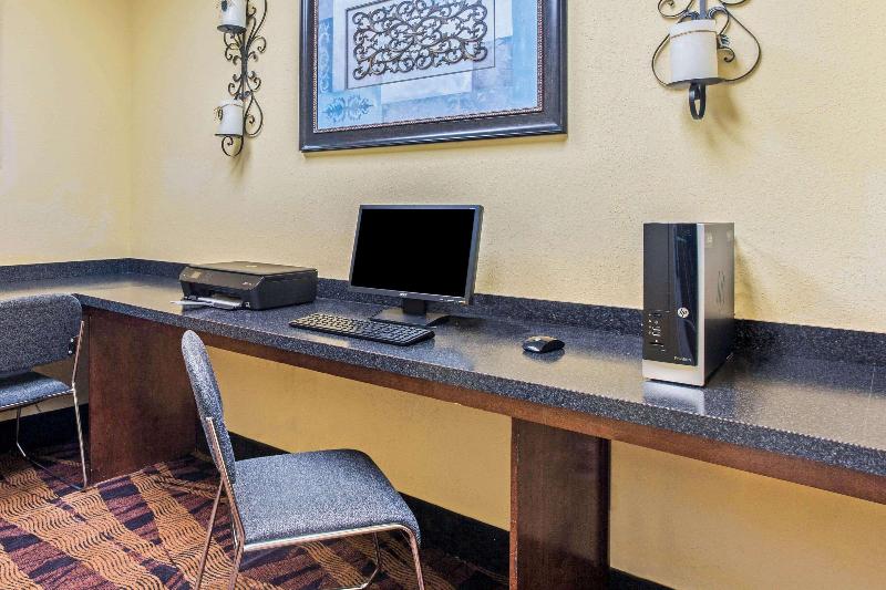 Отель La Quinta Inn & Suites By Wyndham Mobile Satsuma / Saraland