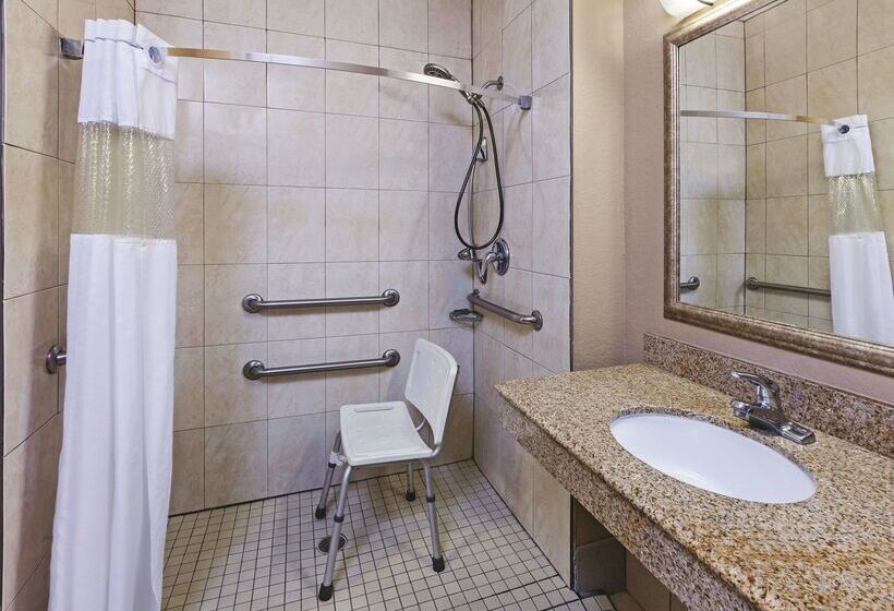 هتل La Quinta By Wyndham Pearland