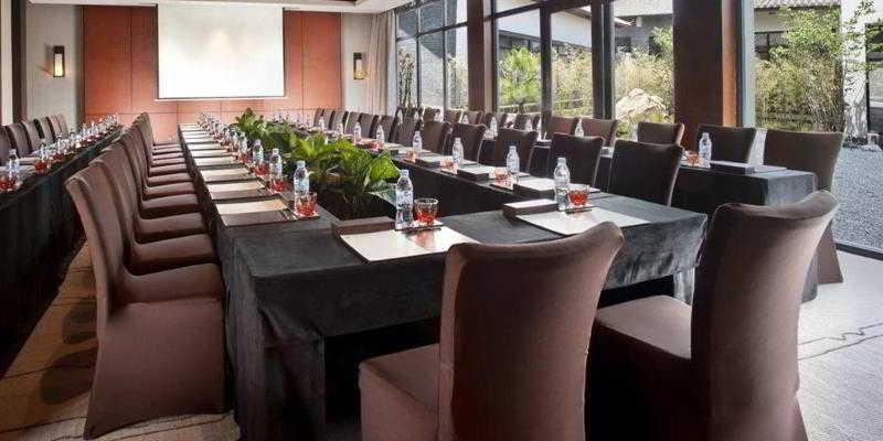 בית מלון כפרי Pullman Lijiang Resort & Spa