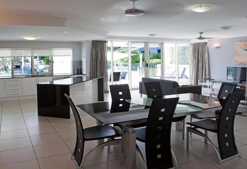 هتل Waters Edge Apartment Cairns