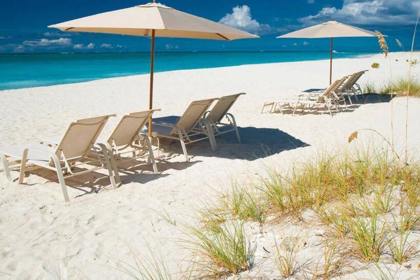 استراحتگاه The Tuscany On Grace Bay