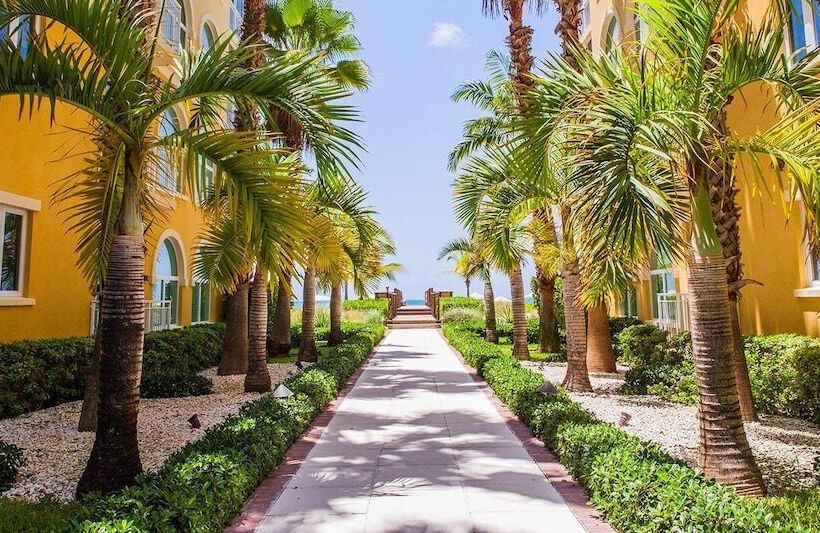استراحتگاه The Tuscany On Grace Bay