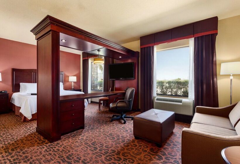 Hampton Inn & Suites Mission