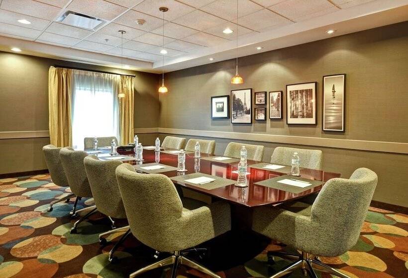 Hampton Inn & Suites Detroit Canton