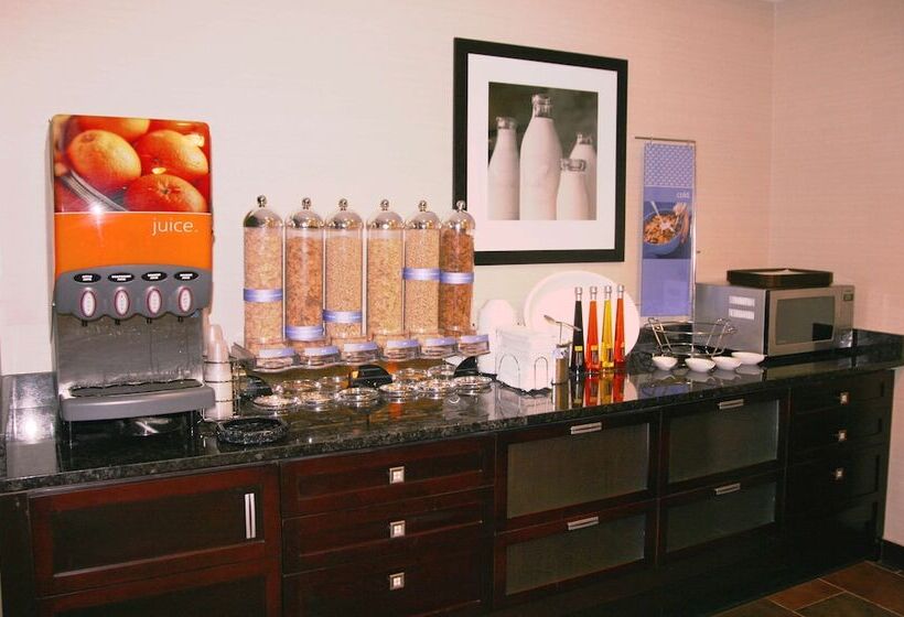 Hampton Inn & Suites Detroit Canton