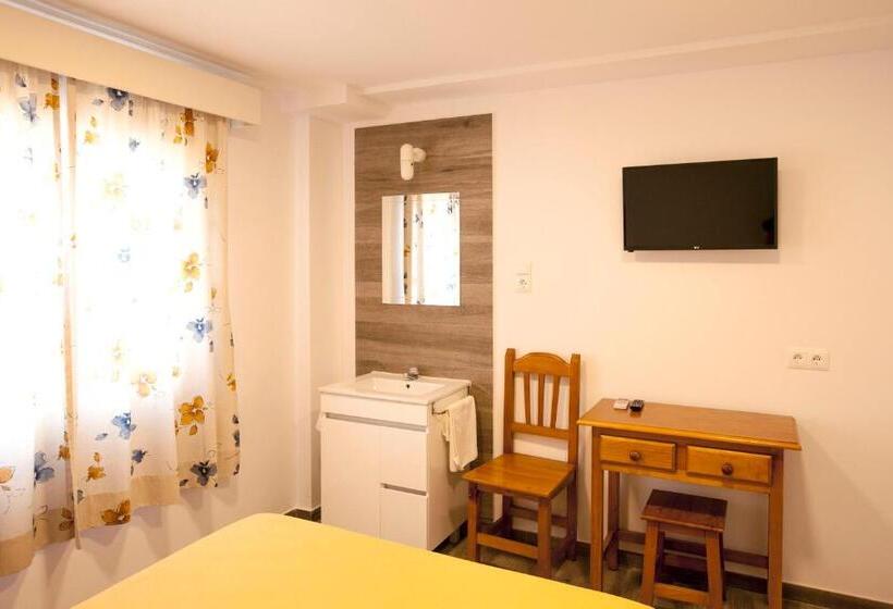 مسافرخانه Serramar