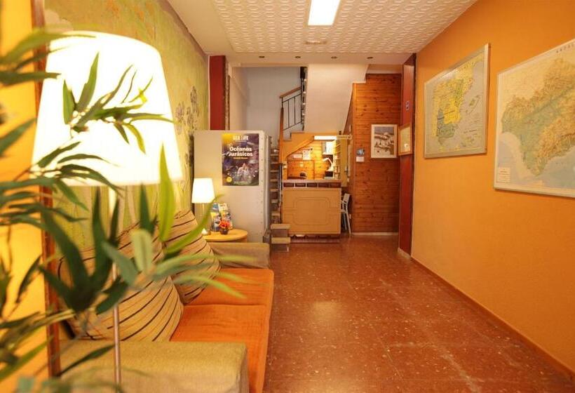 مسافرخانه Serramar