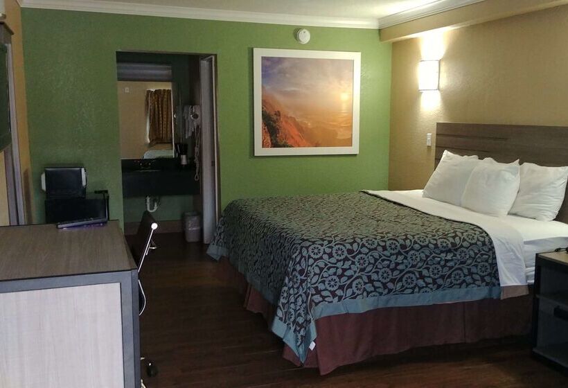 هتل Days Inn By Wyndham Houston East